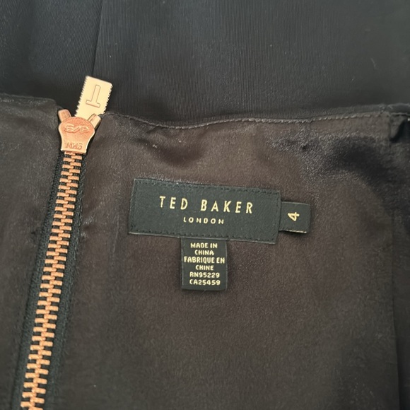 Ted Baker Annasa Floral Pencil Skirt Size: 4
Length: 21” - Picture 4 of 6